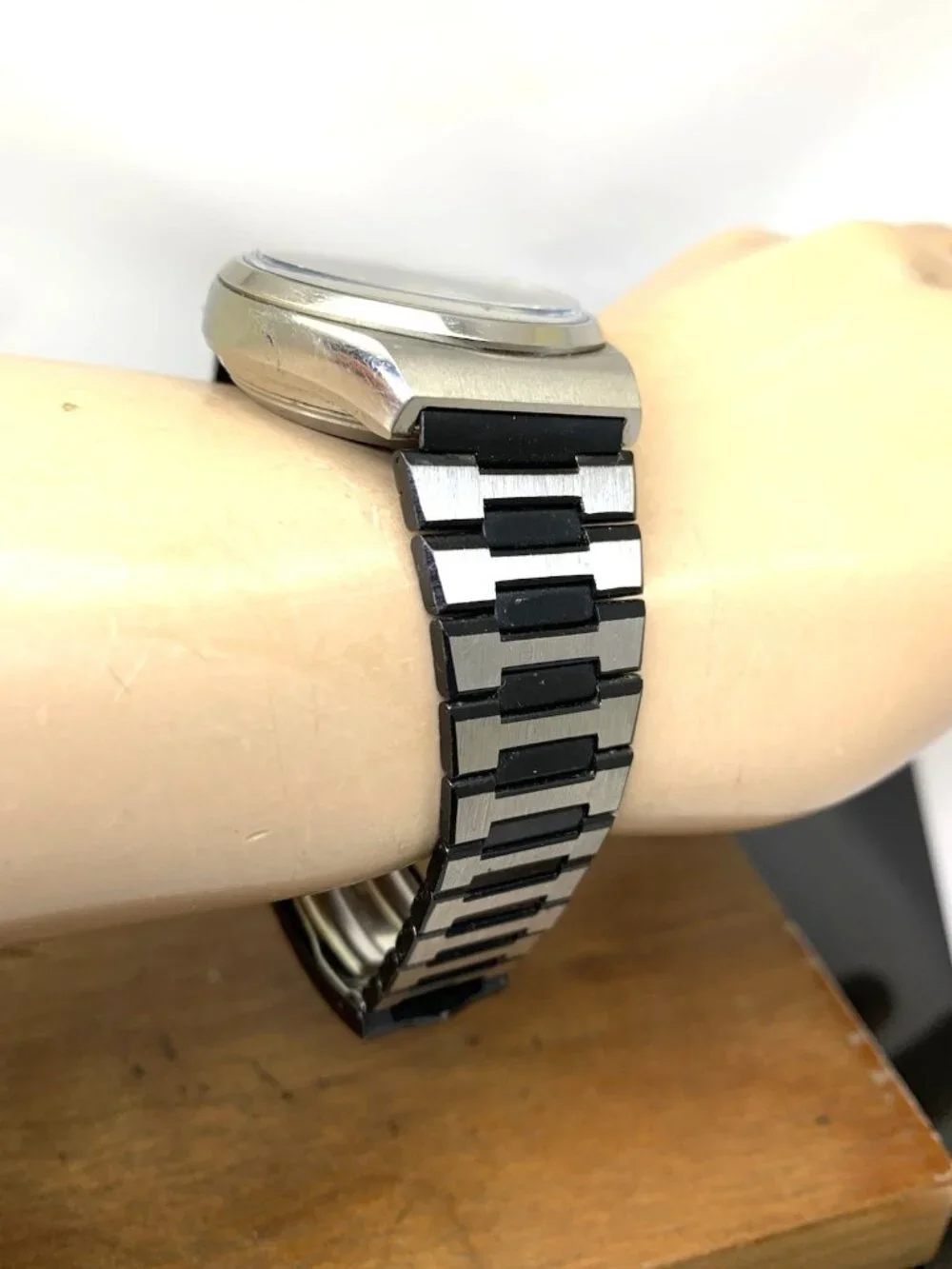 Seiko SQ 4004 Men's Watch 4633-6019 Vintage 1977 Quartz Black Dial Day Date 37mm
